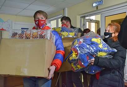 Волонтеры передали фрукты и медицинские маски в Педиатрическое отделение Одинцовской больницы
