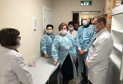 Лариса Лазутина и Дмитрий Голубков проверили качество ремонта в центральной больнице Звенигорода