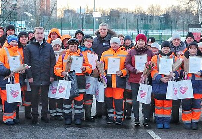 Глава Одинцовского округа поздравил сотрудниц сферы благоустройства с наступающим 8 марта