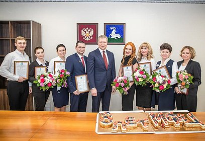 Андрей Иванов поздравил сотрудников МФЦ с 8-летием центра