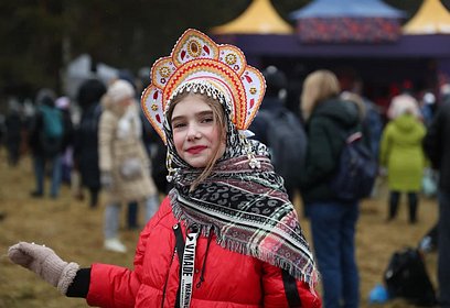 Более 16 тысяч человек проводили зиму масленичными гуляниями на Захаровской поляне