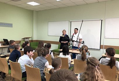 Паралимпиец Михаил Диктованный провел традиционный «Урок доброты» в Зареченской школе