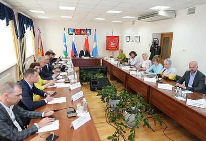 Вопросы, поступившие от жителей в Совет депутатов и Общественную палату, обсудили на совещании в Звенигороде