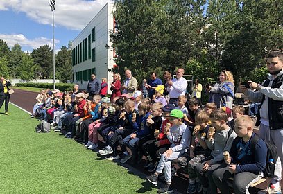 Единороссы приняли участие в открытии школьного лагеря на базе Барвихинской средней школы