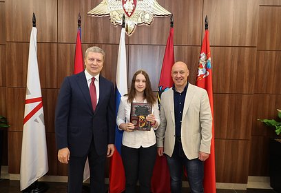 Андрей Иванов вручил паспорта 10 юным жителям Одинцовского округа