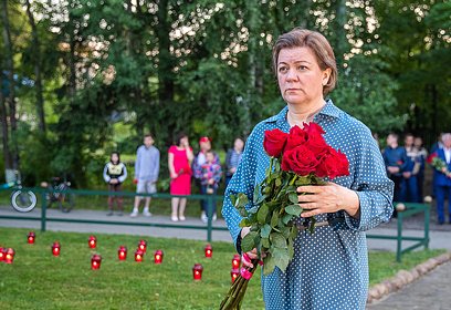 Акцию «Свеча памяти» у мемориала в Солманово провели одинцовские партийцы