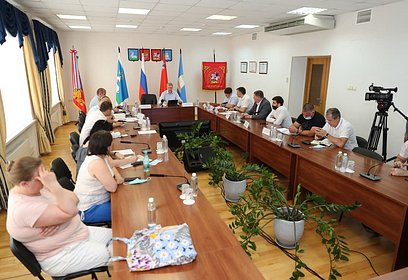 Андрей Иванов провёл в Звенигороде совещание с участием общественников и предприятий-перевозчиков