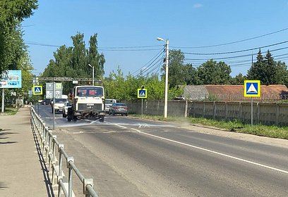 В 8 населённых пунктах Одинцовского округа проливают асфальт во время жары