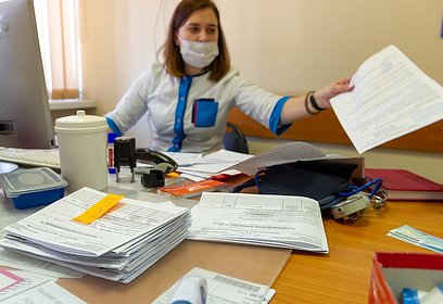 В Подмосковных школах отменили бумажные медицинские справки по болезни