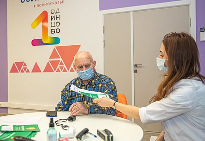 В Одинцовском округе вакцинировалось 350 участников клуба «Активное долголетие»