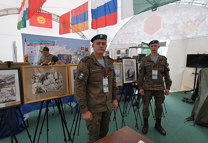 В фан-зоне международных Армейских игр «АРМИ-2021» проходит выставка одинцовца Рената Шафикова
