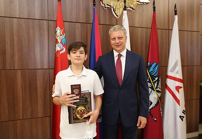Андрей Иванов вручил паспорта юным жителям Одинцовского округа в центре патриотического воспитания «Авангард»