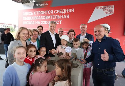 Андрей Иванов заложил капсулу времени на месте строительства новой школы на 2200 мест в «Гусарской Балладе»