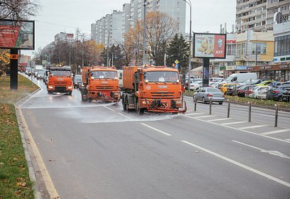 Одинцовские дороги очистили от летних загрязнений и подготовили к зимней уборке