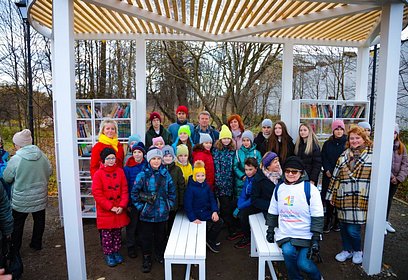 Олег Рожнов открыл уличную библиотеку в городе Голицыно