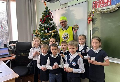 В Звенигороде школьники присоединились к акции «Детки Кремлёвской ёлки»