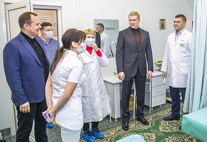 Глава Одинцовского округа проинспектировал ФАП в деревне Немчиново