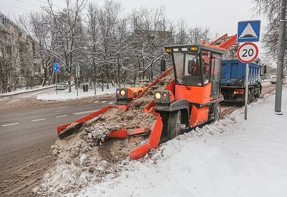 Более 100 единиц техники убирают дороги Одинцовского округа от снега