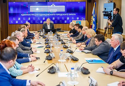 Андрей Иванов провёл совещание с руководителями управляющих компаний и муниципальных предприятий