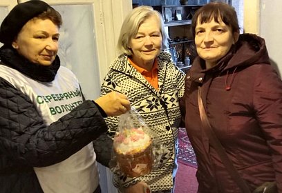 Волонтёры накануне Пасхи доставили ветеранам куличи от главы Одинцовского округа