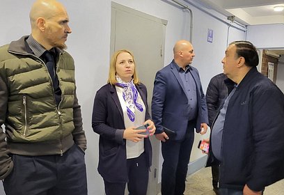 Качество ремонта подъездов в Одинцово и Кубинке проверили одинцовские партийцы
