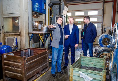 Глава Одинцовского округа проинспектировал производственные цеха компании «Металлик и Ко»