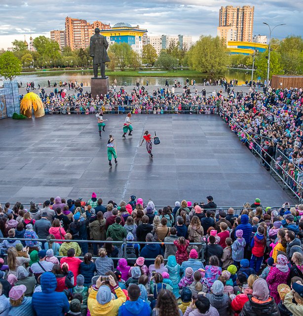 Более 4500 человек стали зрителями шоу на роликовых коньках «Бременские музыканты» в Одинцово