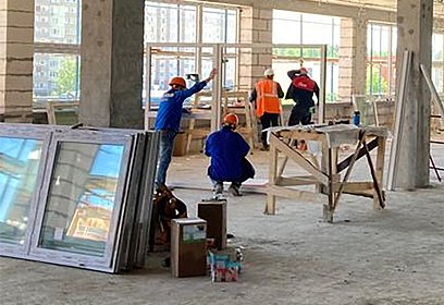 Строители приступили к установке оконных блоков в детском саду в одинцовском ЖК «Гусарская баллада»