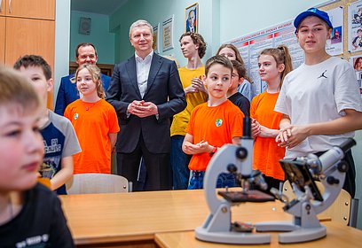 Реализацию губернаторского проекта «Умные каникулы» в Лингвистической гимназии проверил Андрей Иванов