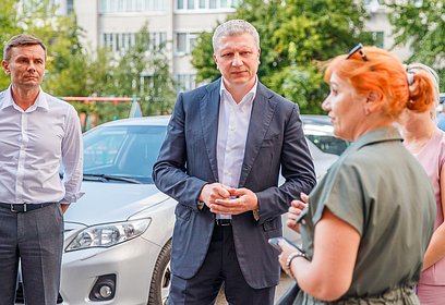 Глава Одинцовского округа проверил качество ремонта подъездов в Часцах