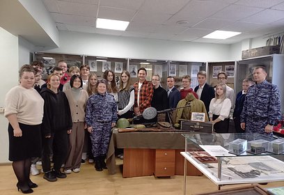 Сотрудники Росгвардии провели со школьниками мероприятие, посвященное 210-й годовщине Бородинской битвы