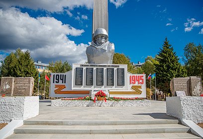 Глава Одинцовского округа возложил цветы к мемориалу «Павшим за Родину» в Кубинке