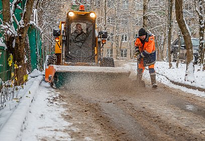 В уборке снега в Одинцовском округе утром 17 ноября участвовало около 200 единиц техники и более 600 человек
