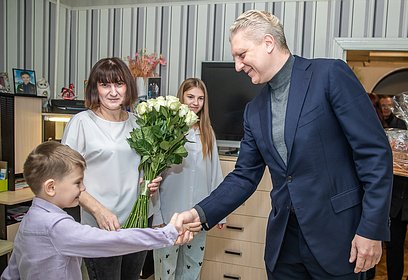 Андрей Иванов встретился с семьей мобилизованного жителя Нового городка