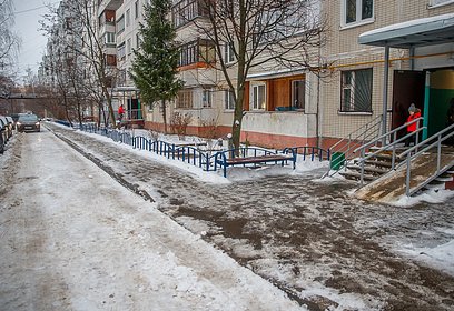 Более 9000 квадратных метров покрытия заменили во дворах по улице Городок-17 в Больших Вязёмах