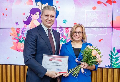 Андрей Иванов поздравил многодетных жительниц Одинцовского округа с Днем матери