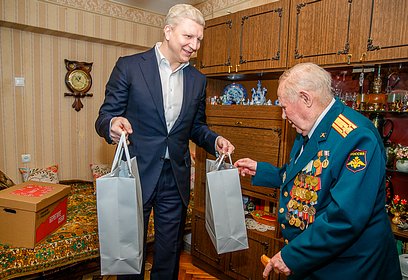 Андрей Иванов поздравил ветеранов Великой Отечественной войны Геннадия Ковалева и Константина Федотова