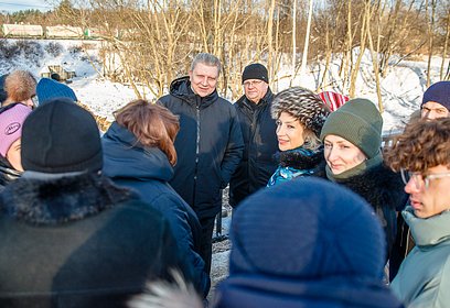 Ход капитального ремонта плотины в Голицыно проверил Андрей Иванов вместе с жителями