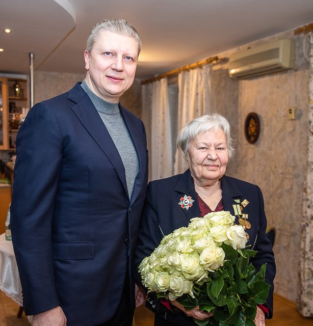 Людмила Болатаева и Андрей Иванов поздравили с 85-летием блокадницу Галину Шаюк