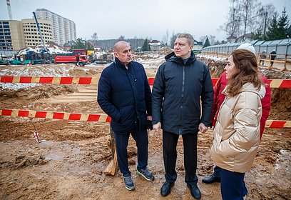 Андрей Иванов проверил ход строительства школы на 550 учеников в Немчиновке