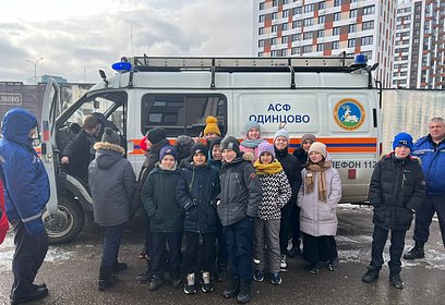 Одинцовские спасатели провели занятие с учащимися Немчиновского лицея