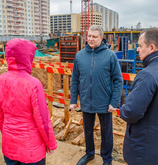 Андрей Иванов проверил ход возведения школы на 550 учеников в Немчиновке