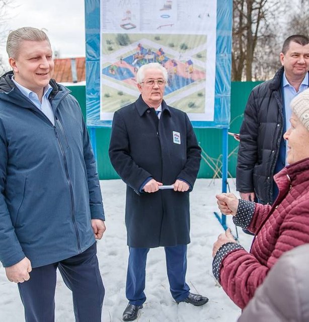 Андрей Иванов обсудил с инициативными жителями села Юдино вопрос установки детской игровой площадки