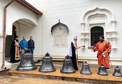 22 мая на Николиной горе в Одинцовском городском округе освятили колокола на звонницу строящегося храма