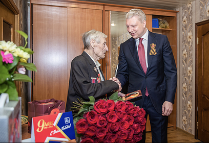 Андрей Иванов поздравил с Днём Победы ветеранов Великой Отечественной Николая Орлова и Николая Чепуренко