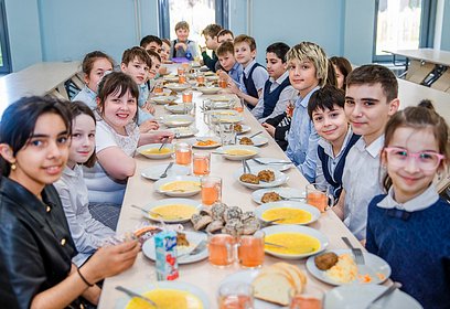 Руководство Московской области держит на контроле качество питания в школьных столовых