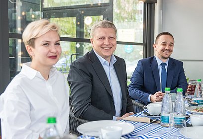 Андрей Иванов обсудил с предпринимателями вопросы, связанные с работой летних кафе