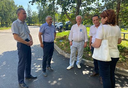 Качество ремонта подъездных путей к МКД в Кубинке-8 проверили одинцовские депутаты