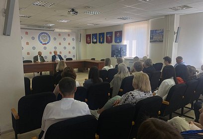Дмитрий Голубков обсудил с сотрудниками ИФНС № 22 итоги декларационной кампании 2023 года