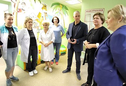 Одинцовские депутаты проверили ход ремонта в амбулатории поселка Заречье